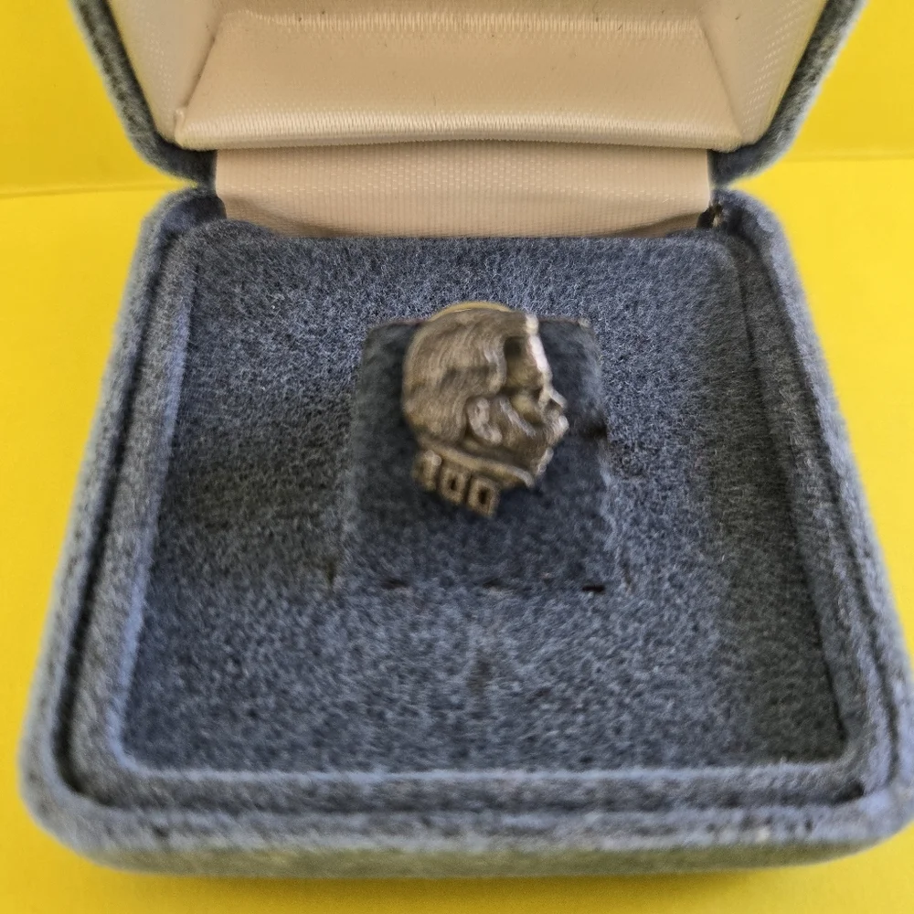 Vintage Tie Tack or Lapel Pin